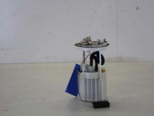 Gebruikte Benzinepomp Fiat Grande Punto (199) 1.4 16V Prijs € 26,00 Margeregeling aangeboden door Gebr Opdam B.V.