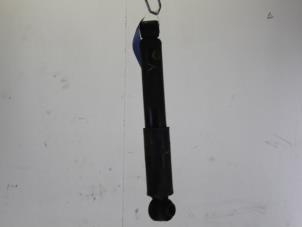 Gebruikte Schokdemper links-achter Hyundai Trajet 2.0 CVVT 16V Prijs op aanvraag aangeboden door Gebr Opdam B.V.