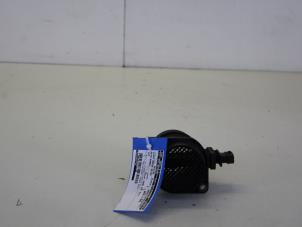 Gebruikte Luchtmassameter Alfa Romeo 147 (937) 1.9 JTDM Prijs € 17,00 Margeregeling aangeboden door Gebr Opdam B.V.