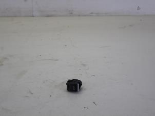 Gebruikte Ruit schakelaar elektrisch Ford Focus 3 Wagon 1.5 TDCi Prijs € 17,00 Margeregeling aangeboden door Gebr Opdam B.V.