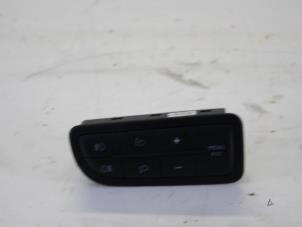 Gebruikte Schakelaar Koplamp Ihv Fiat Grande Punto (199) 1.4 Prijs € 26,00 Margeregeling aangeboden door Gebr Opdam B.V.