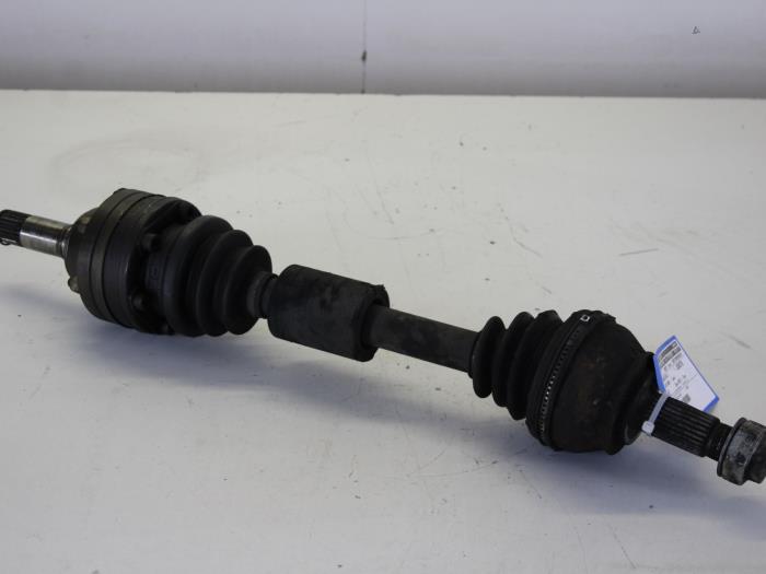 Gebruikte Aandrijfas links-voor Alfa Romeo 147 (937) 2.0 Twin Spark 16V Prijs € 30,00 Margeregeling aangeboden door Gebr Opdam B.V.