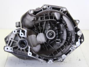 Gebruikte Versnellingsbak Opel Tigra Twin Top 1.4 16V Prijs € 128,00 Margeregeling aangeboden door Gebr Opdam B.V.