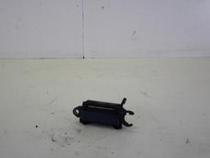 Gebruikte Portiergreep 2Deurs links Audi A3 (8L1) 1.9 TDI 90 Prijs op aanvraag aangeboden door Gebr Opdam B.V.