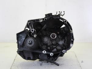 Gebruikte Versnellingsbak Renault Clio II Societe (SB) 1.5 dCi 80 Prijs € 128,00 Margeregeling aangeboden door Gebr Opdam B.V.