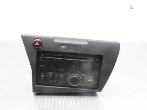 Gebruikte Radio CD Speler Honda CR-Z (ZF1) 1.5 Hybrid 16V Prijs op aanvraag aangeboden door Gebr Opdam B.V.