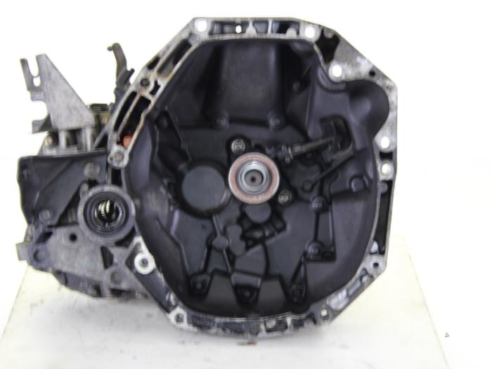Gebruikte Versnellingsbak Renault Scénic II (JM) 1.5 dCi 100 Prijs € 170,00 Margeregeling aangeboden door Gebr Opdam B.V.