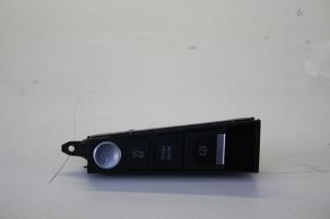 Gebruikte Schakelaar handrem Volkswagen Passat (3C2) 2.0 TDI 16V 140 Prijs € 26,00 Margeregeling aangeboden door Gebr Opdam B.V.