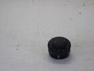 Gebruikte Licht Schakelaar Opel Corsa D 1.4 16V Twinport Prijs € 15,00 Margeregeling aangeboden door Gebr Opdam B.V.