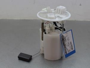 Gebruikte Benzinepomp Renault Twingo III (AH) 1.0 SCe 70 12V Prijs € 42,00 Margeregeling aangeboden door Gebr Opdam B.V.