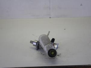 Gebruikte Hoofdremcilinder Renault Twingo II (CN) 1.2 16V Prijs € 25,00 Margeregeling aangeboden door Gebr Opdam B.V.