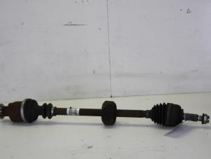 Gebruikte Homokineetas rechts-voor Renault Twingo II (CN) 1.2 16V Prijs € 42,00 Margeregeling aangeboden door Gebr Opdam B.V.