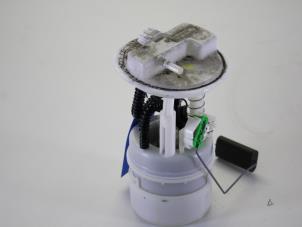 Gebruikte Benzinepomp Renault Twingo II (CN) 1.2 16V Prijs € 34,00 Margeregeling aangeboden door Gebr Opdam B.V.