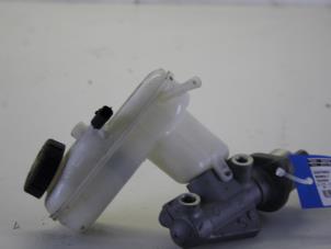 Gebruikte Hoofdremcilinder Renault Twingo II (CN) 1.2 16V Prijs € 20,00 Margeregeling aangeboden door Gebr Opdam B.V.