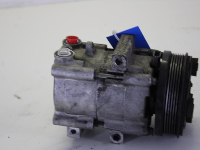 Aircopomp van een Ford Transit 2.0 TDdi 16V 260S 2002