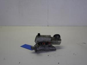 Gebruikte Hoofdremcilinder Renault Megane III Grandtour (KZ) 1.5 dCi 110 Prijs € 25,00 Margeregeling aangeboden door Gebr Opdam B.V.