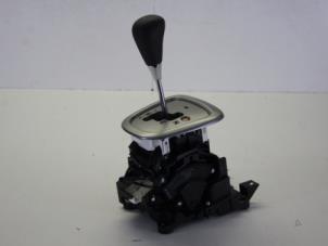 Gebruikte Versnellingspook Peugeot 107 1.0 12V Prijs € 42,00 Margeregeling aangeboden door Gebr Opdam B.V.