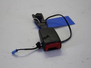 Gebruikte Veiligheidsgordel Insteek rechts-voor Mitsubishi Colt (Z2/Z3) 1.1 12V Prijs € 17,00 Margeregeling aangeboden door Gebr Opdam B.V.