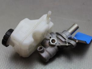 Gebruikte Hoofdremcilinder Renault Twingo III (AH) 1.0 SCe 70 12V Prijs op aanvraag aangeboden door Gebr Opdam B.V.