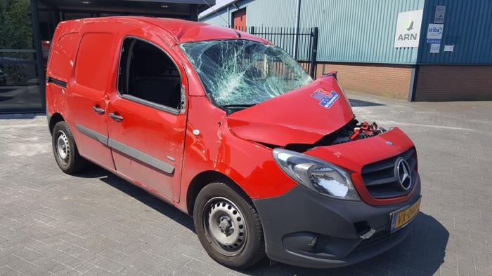 Gebruikte Subframe Mercedes Citan (415.6) 1.5 108 CDI Euro 6 Prijs € 85,00 Margeregeling aangeboden door Gebr Opdam B.V.