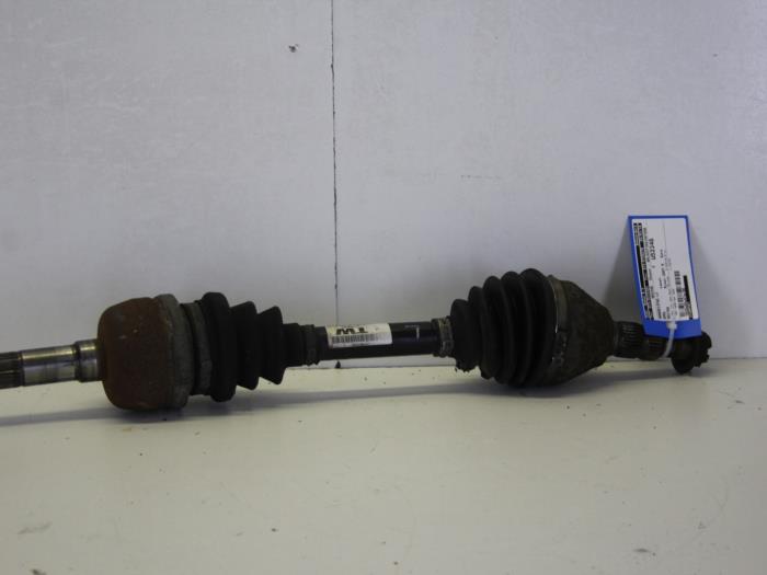 Gebruikte Aandrijfas links-voor Opel Vectra C Caravan 2.0 Turbo 16V Prijs € 51,00 Margeregeling aangeboden door Gebr Opdam B.V.