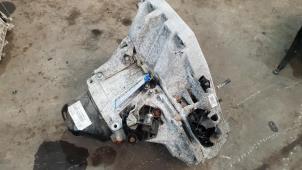 Gebruikte Versnellingsbak Renault Clio III (BR/CR) 1.5 dCi FAP Prijs € 340,00 Margeregeling aangeboden door Gebr Opdam B.V.