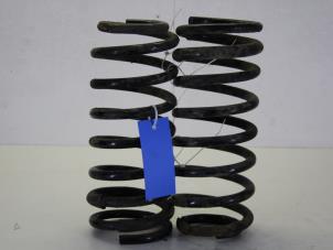 Gebruikte Veerschroef achter Hyundai Trajet 2.0 CVVT 16V Prijs op aanvraag aangeboden door Gebr Opdam B.V.