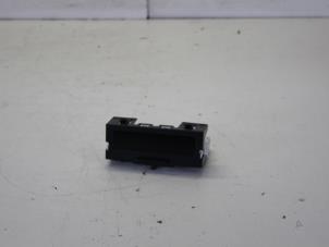 Gebruikte Display Interieur Renault Megane II CC (EM) 1.6 16V Prijs € 34,00 Margeregeling aangeboden door Gebr Opdam B.V.