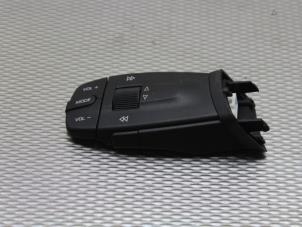 Gebruikte Radiobediening Stuur Seat Ibiza IV (6J5) 1.2 TDI Ecomotive Prijs op aanvraag aangeboden door Gebr Opdam B.V.