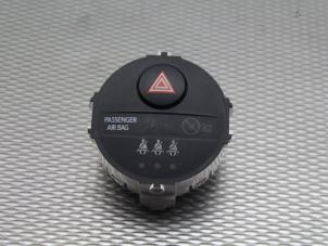 Gebruikte Alarmlicht Schakelaar Toyota Yaris III (P13) 1.5 16V Hybrid Prijs op aanvraag aangeboden door Gebr Opdam B.V.