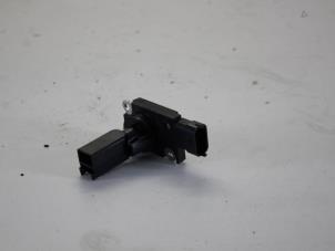 Gebruikte Luchtmassameter Saab 9-3 II Sport Sedan (YS3F) 1.8t 16V Prijs € 20,00 Margeregeling aangeboden door Gebr Opdam B.V.