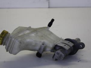 Gebruikte Hoofdremcilinder Fiat Grande Punto (199) 1.4 16V Prijs € 20,00 Margeregeling aangeboden door Gebr Opdam B.V.