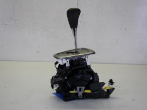 Gebruikte Versnellingspook Peugeot 107 1.0 12V Prijs € 42,00 Margeregeling aangeboden door Gebr Opdam B.V.