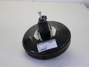 Gebruikte Rembekrachtiger Opel Corsa D 1.4 16V Twinport Prijs € 42,00 Margeregeling aangeboden door Gebr Opdam B.V.