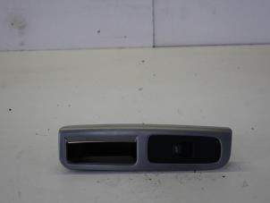 Gebruikte Elektrisch Raam Schakelaar Volvo C30 (EK/MK) 2.4i 20V Prijs op aanvraag aangeboden door Gebr Opdam B.V.