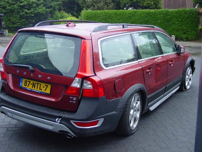 Gebruikte Steekas rechts-achter Volvo XC70 (BZ) 3.0 T6 24V AWD Prijs € 42,00 Margeregeling aangeboden door Gebr Opdam B.V.