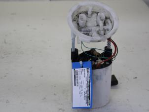 Gebruikte Benzinepomp BMW 1 serie (E82) 135i 24V Prijs € 64,00 Margeregeling aangeboden door Gebr Opdam B.V.