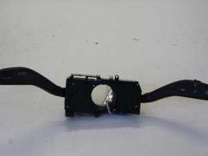 Gebruikte Licht + Raw Schakelaar Volkswagen Polo Prijs € 26,00 Margeregeling aangeboden door Gebr Opdam B.V.