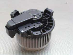 Gebruikte Blower Toyota Yaris III (P13) 1.5 16V Hybrid Prijs op aanvraag aangeboden door Gebr Opdam B.V.