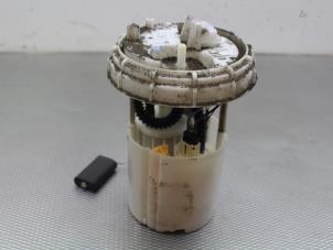 Gebruikte Benzinepomp Fiat Grande Punto (199) 1.4 16V Prijs € 26,00 Margeregeling aangeboden door Gebr Opdam B.V.