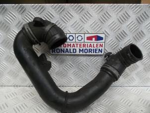 Gebruikte Intercooler Buis Volkswagen Transporter/Caravelle T4 2.5 TDI Prijs € 35,00 Margeregeling aangeboden door Automaterialen Ronald Morien B.V.