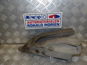 Gebruikte Motorsteun Volkswagen Transporter T5 2.0 TDI DRF Prijs € 25,00 Margeregeling aangeboden door Automaterialen Ronald Morien B.V.