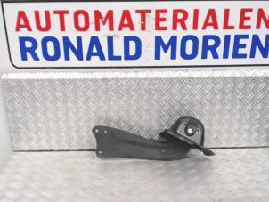 Gebruikte Triangel rechts-achter Volkswagen Scirocco (137/13AD) Prijs € 19,00 Margeregeling aangeboden door Automaterialen Ronald Morien B.V.
