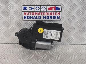 Gebruikte Motor electrisch raam Audi A8 (D3) 4.0 TDI V8 32V Quattro Prijs € 35,00 Margeregeling aangeboden door Automaterialen Ronald Morien B.V.