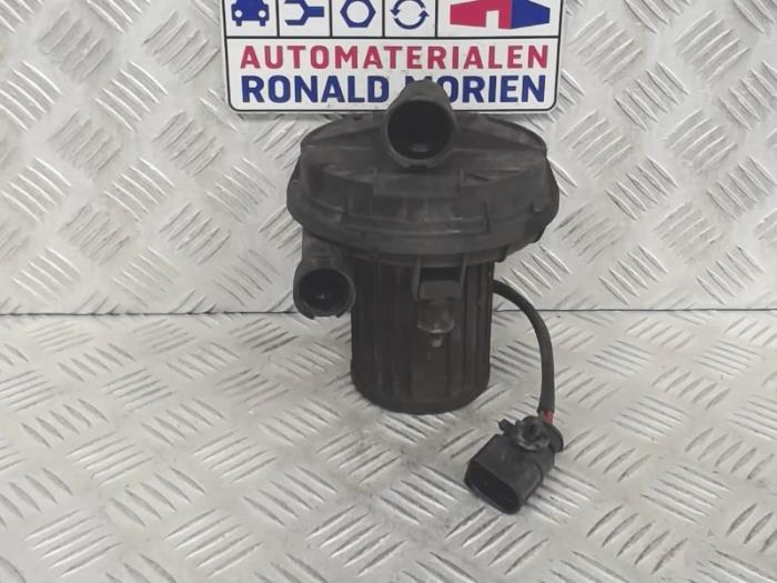 Gebruikte Compressor Audi S4 (B7) S4.2 V8 40V Prijs € 75,00 Margeregeling aangeboden door Automaterialen Ronald Morien B.V.