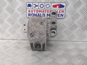 Gebruikte Motorsteun Volkswagen Golf IV (1J1) 1.6 Prijs € 25,00 Margeregeling aangeboden door Automaterialen Ronald Morien B.V.