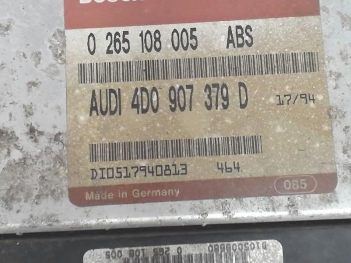 Computer ABS van een Audi A6 (C4) 2.6 V6 Quattro 1995