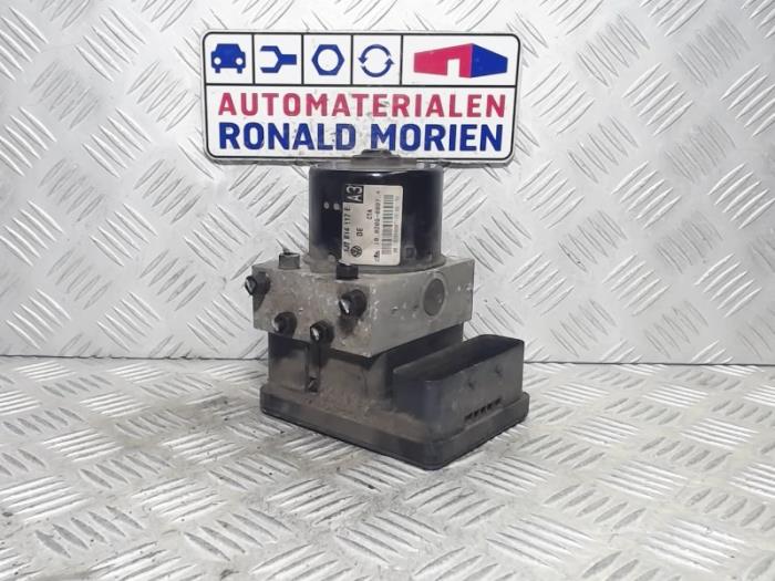 Gebruikte ABS Pomp Volkswagen Golf IV (1J1) 1.9 TDI Prijs € 35,00 Margeregeling aangeboden door Automaterialen Ronald Morien B.V.