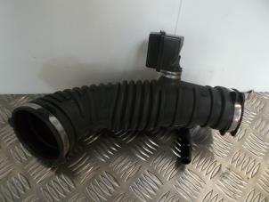 Gebruikte Aanzuigslang Lucht Opel Astra K 1.0 Turbo 12V Prijs € 50,00 Margeregeling aangeboden door Automaterialen Ronald Morien B.V.