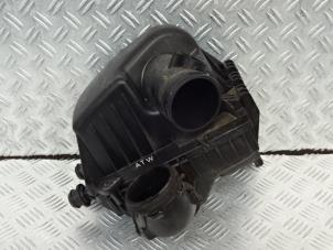 Gebruikte Luchtfilterhuis Opel Mokka/Mokka X 1.6 CDTI 16V 4x2 Prijs € 39,00 Margeregeling aangeboden door Automaterialen Ronald Morien B.V.